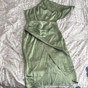Elegant Green One-Shoulder Dress